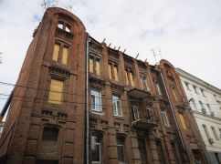 У Харкові почали відновлювати історичний будинок, пошкоджений ударом БпЛА