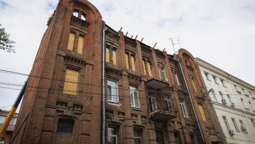 В Харькове начали восстанавливать исторический дом, поврежденный ударом БпЛА