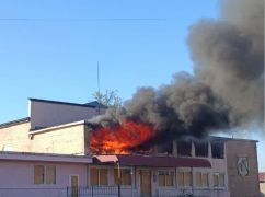 В центре Золочева в результате обстрела пылал дом культуры: кадры с места