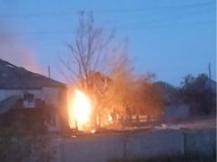 Загарбники обстріляли будинки у Золочеві на Харківщині: постраждали двоє людей