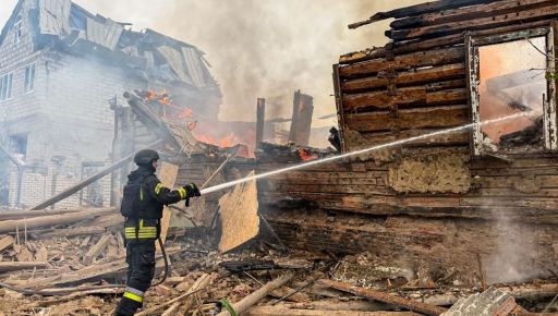 Рятувальники показали, як гасили пожежі після масованої атаки на Ізюм