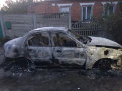 У Золочеві на Харківщині росіяни знищили цивільний легковик: кадри з місця