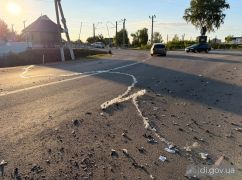 Момент удара дрона на оптоволокне по пригороду Харькова попал на камеру