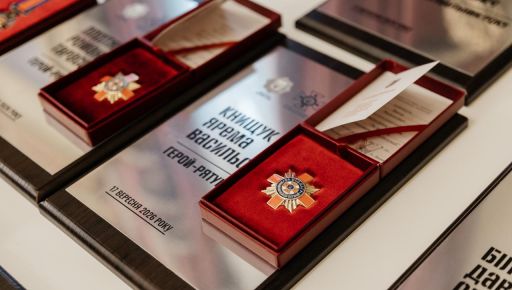 Зеленський нагородив харківського водія та курсанта ХНУВС за порятунок дітей