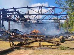 Ворог вдруге за тиждень ударив по підприємству на Харківщині: згоріли сотні тонн сіна та зерна