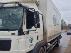 Россияне ударили по автомобилю с гуманитарной помощью на Харьковщине