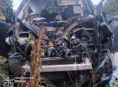 На Харківщині внаслідок обстрілу автомобіля загинула жінка, чоловік &ndash; поранений