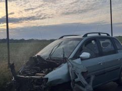 На дороге в Харьковской области россияне ударили по два автомобиля: ранен человек