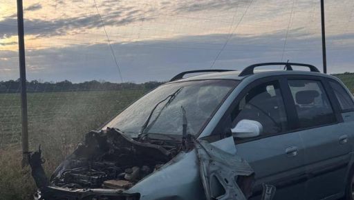 На дороге в Харьковской области россияне ударили по два автомобиля: ранен человек