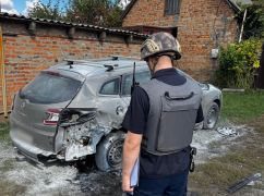 Россияне активно бьют дронами по автомобилям в Харьковской области: кадры с места