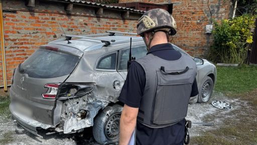 Россияне активно бьют дронами по автомобилям в Харьковской области: кадры с места