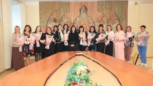 Виховали п&rsquo;ятьох і більше дітей: у Харкові звання "Мати-героїня" отримали 17 матерів