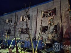 Спасатели разрезали авто, чтобы достать женщину: появилось видео спасения после удара по Харькову