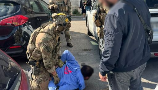 Обіцяли виключити з військового обліку за $6 тисяч: у Харкові затримали двох військових