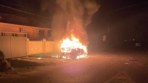Российский FPV-дрон сжег припаркованный автомобиль в Дергачах