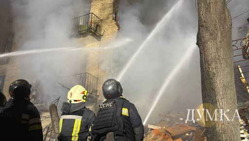 Під завалами багатоповерхівки в Харкові ще можуть бути люди &ndash; ДСНС