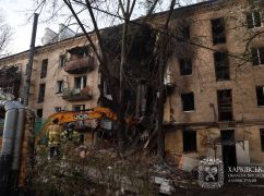 У Харкові розбирають завали після масованого удару РФ: долю будинку вирішать після обстеження