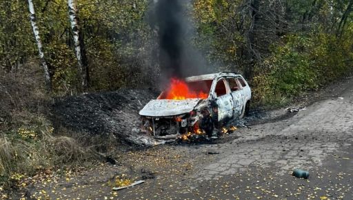 Россияне ударили по предприятию и сожгли авто на Харьковщине: кадры с места