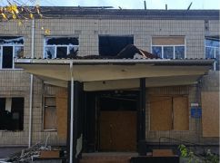 На Харківщині російські дрони пошкодили Будинок творчості та авто: кадри з місця