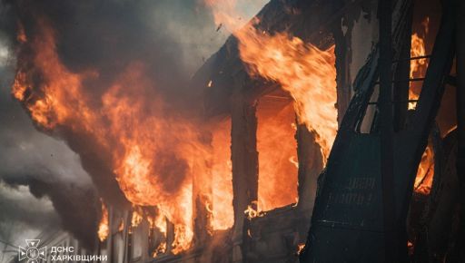 Атака на електричку в Харкові: рятувальники показали кадри з місця удару