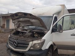 Росіяни знову вгатили дроном по цивільній машині на Харківщині