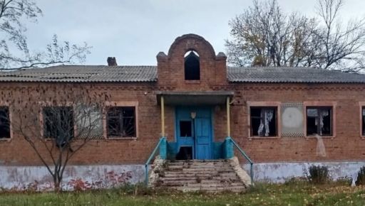Росія вдарила трьома авіабомбами по Золочівській громаді: кадри з місця