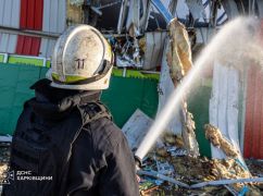 Рятувальники показали, як гасили пожежу після атаки по "Будмену" в Харкові