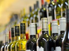 У Харкові з нелегальної торгівлі вилучили понад 400 літрів алкоголю
