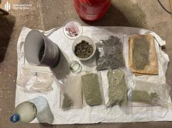 В Харьковской области разоблачили свежую нарколабораторию: гвардеец с сообщником изготовили "товара" на 2 млн грн