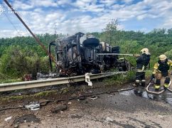 На кільцевій дорозі Харкова після обстрілу фури росіяни повторно вдарили по машинах патрульних