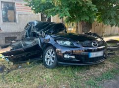 На Харківщині п'яний водій вилетів на зустрічну смугу і врізався в дерево: двоє загиблих