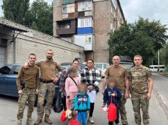 В Харьковской области "Белые Ангелы" эвакуировали семью с четырьмя детьми