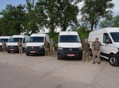 В Харьковской области бойцам ПВО передали 11 микроавтобусов