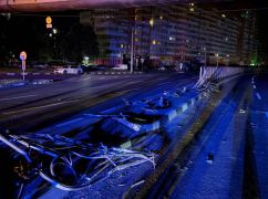 У Харкові п'яний водій на Lexus влетів у паркан