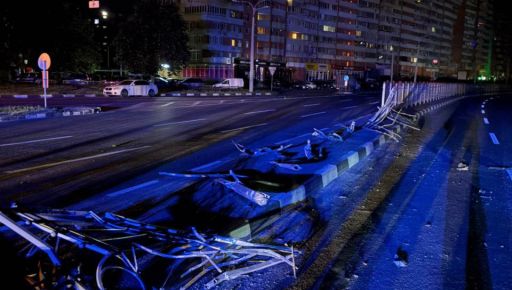 У Харкові п'яний водій Lexus влетів у паркан