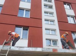 У Харкові відновлюють пошкоджену РФ багатоповерхівку: що вже зробили