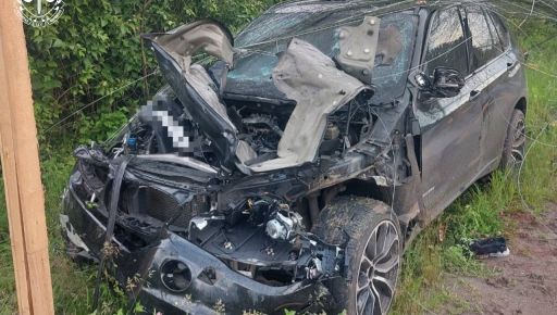 Росіяни вдарили FPV-дроном по цивільній машині під Харковом: є постраждалі