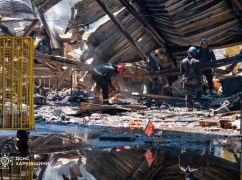 Рятувальники показали, як зараз виглядає обстріляний росіянами поштовий термінал у Харкові
