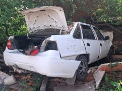 На Харківщині п'яний водій протаранив подвір'я приватного будинку: є постраждалий