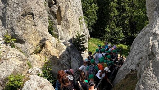 Харківські діти відвідали унікальну фортецю Тустань на Львівщині