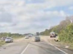 Под Харьковом на Киевской трассе произошло ужасное ДТП: грузовик с топливом вылетел в кювет