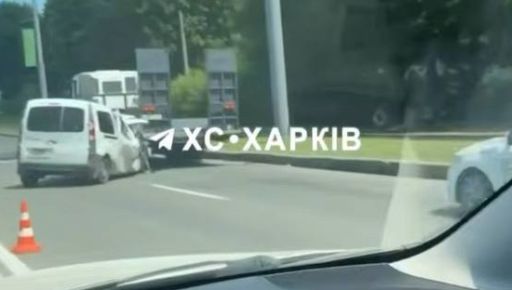 На Сумской в Харькове произошла авария: водителя забрала скорая &ndash; соцсети