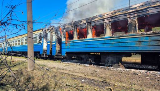 Спасатели погасили два вагона электропоезда после удара РФ в Харьковской области