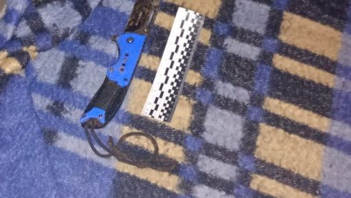 В Харьковской области мужчина ударил знакомого ножом в спину: что известно