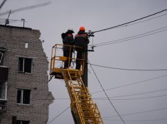 Четыре бригады работают над восстановлением света в Изюме после атаки РФ