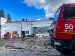 Росіяни вдарили по Чугуєву ракетою: на підприємстві спалахнула пожежа