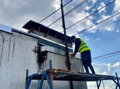 У Харкові показали, як відновлюють пошкоджену росіянами багатоповерхівку