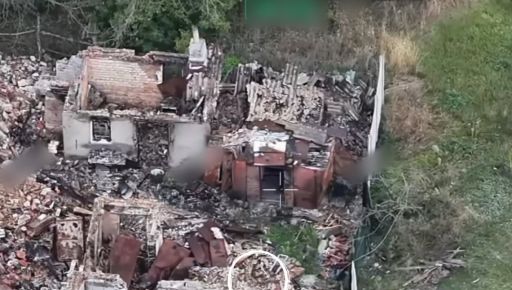 Росіяни ховаються у Вовчанську від негоди: дронарі показали просмажку ворожих лігв