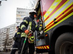 Харківські рятувальники ліквідовують наслідки російського удару по багатоповерхівці