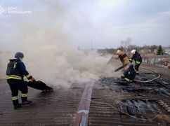 Спасатели показали, как гасили здание после атаки российского БПЛА в Харьковской области